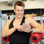 guy-texting-gym-equip