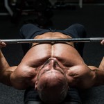 Bodybuilder-Working-out-bench-press-chest-chrashfit